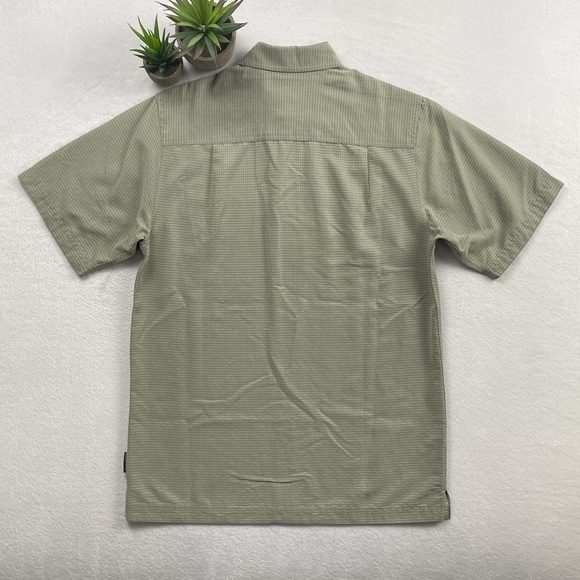 Royal Robbins Desert Pucker Dry Checkered Short Sleeve Button Up Shirt (Green) - Picture 2 of 16